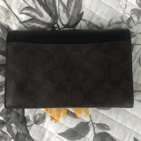 Coach - Picture 4 of 8